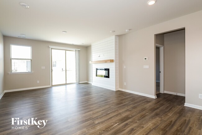 Building Photo - 3011 Weddington Pointe Dr