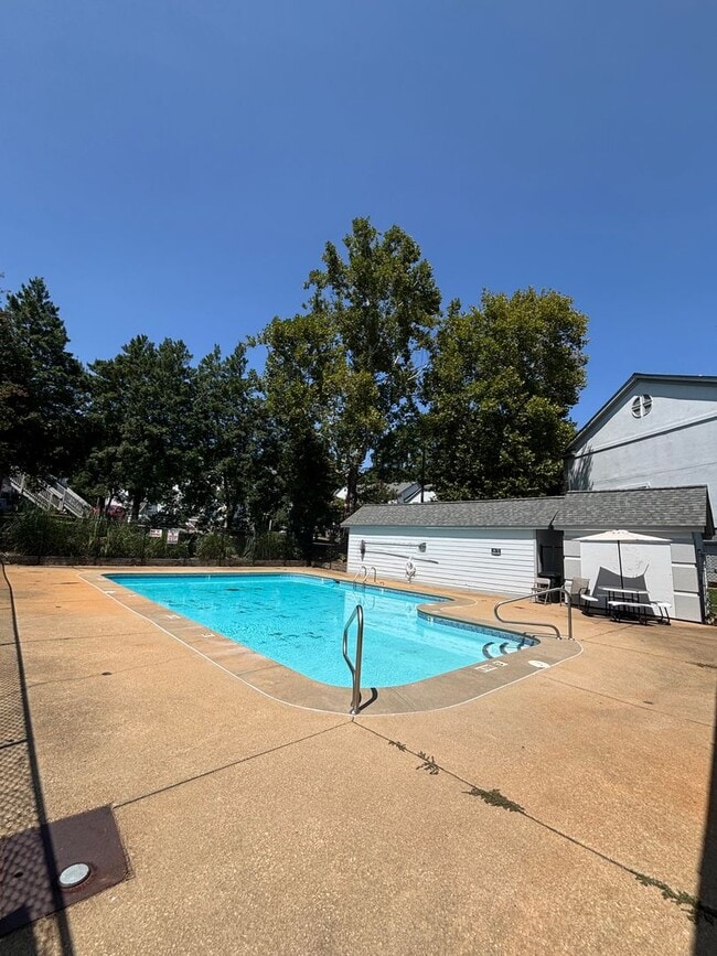 Building Photo - 2516 Avent Ferry Rd