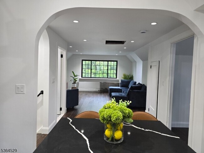 Foto del edificio - 83 Rollins Ave