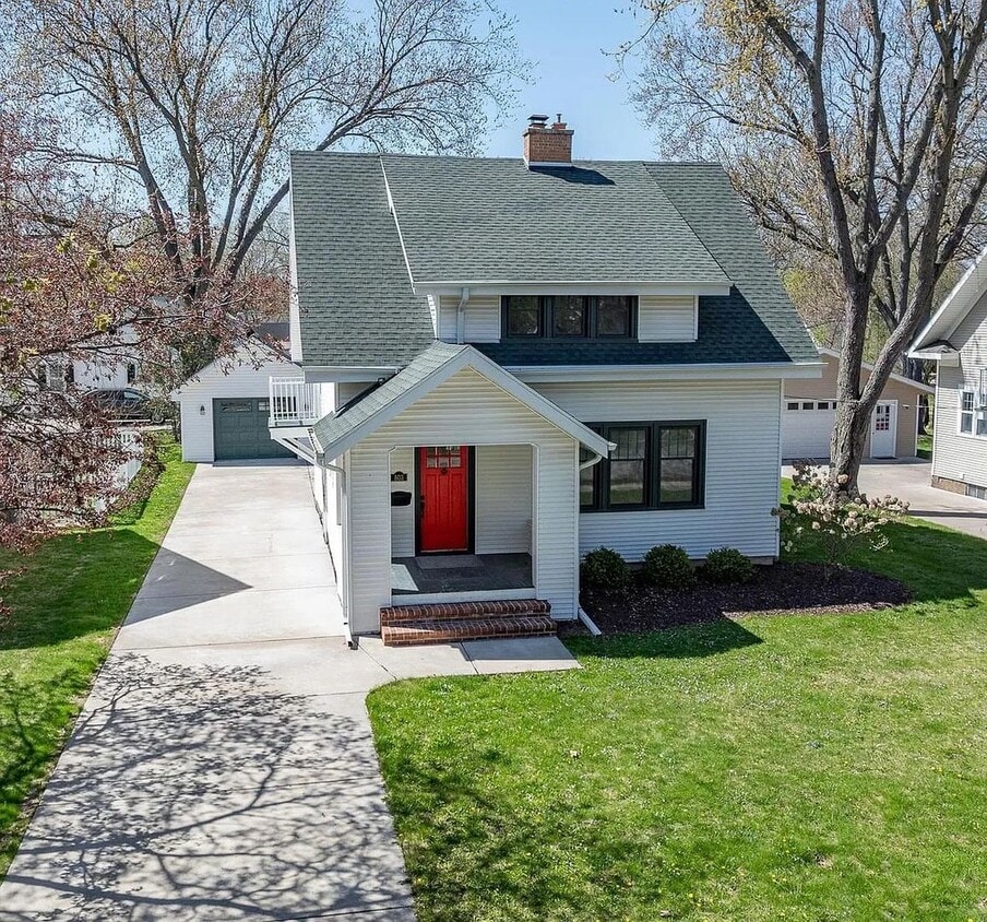 Primary Photo - Charming Cape Cod Single Family