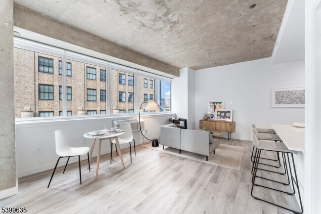 Foto del edificio - 10 Commerce Ct