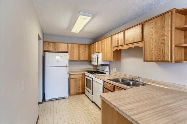 Building Photo - 11136 Xavier Rd, Bloomington, MN 55437