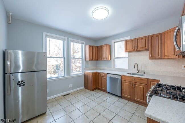 Foto del edificio - 24 Llewellyn Ave