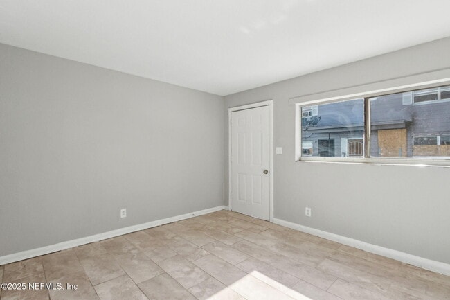 Building Photo - 1224 W 18th St