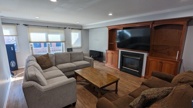 Living Room - 1823-2 N Clybourn Ave