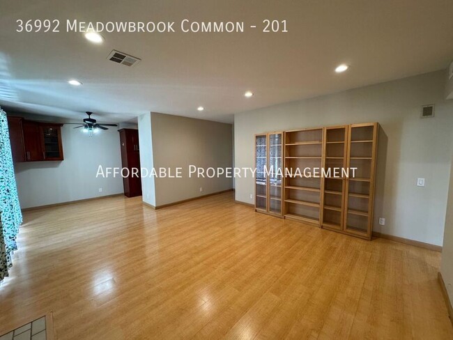 Building Photo - 36992 Meadowbrook Common