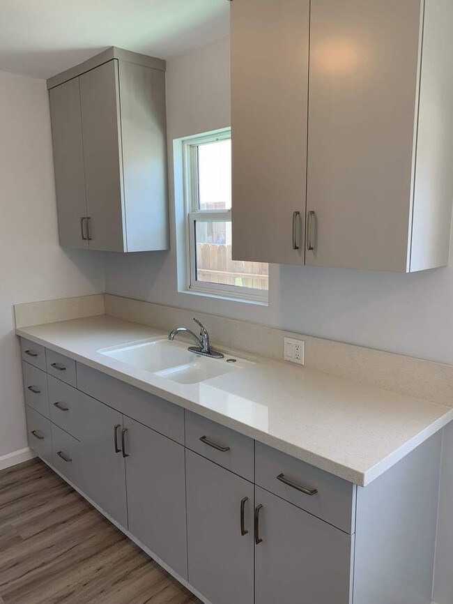 Foto del edificio - 4385 W 132nd St