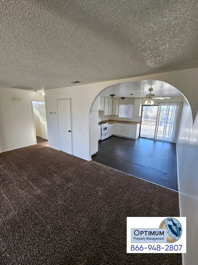 Foto del edificio - 15875 Green Hill Dr