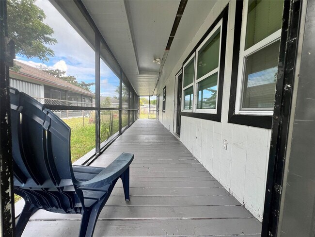 Foto del edificio - 347 NW 6th St