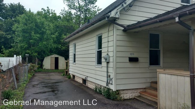 Building Photo - 3 br, 1 bath House - 1211 Campbell St.
