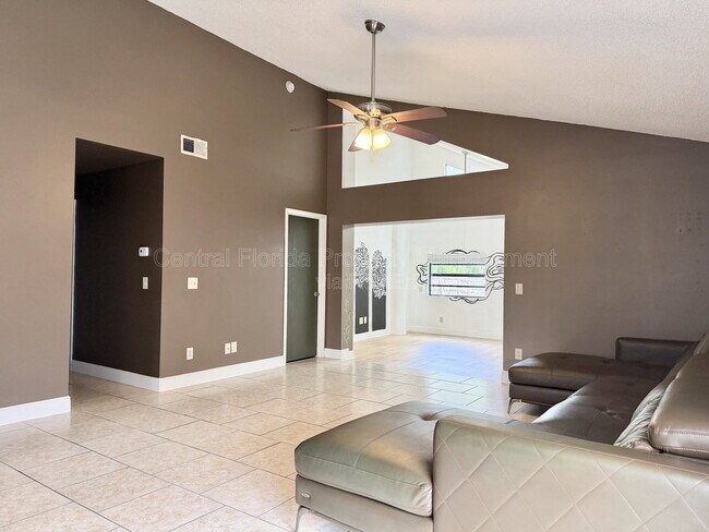 Foto del edificio - 10227 Comfort Cir