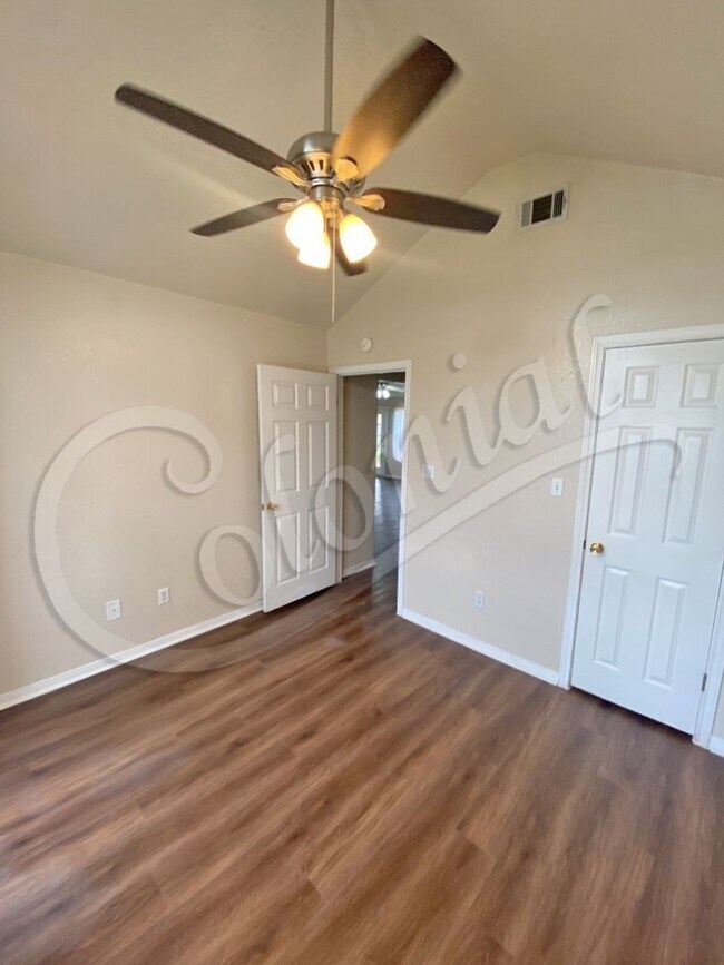 Foto del edificio - AVAILABLE ! *MORE PHOTOS COMING SOON*