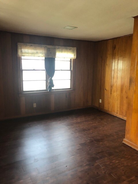 Foto del edificio - 209 E Jordan St