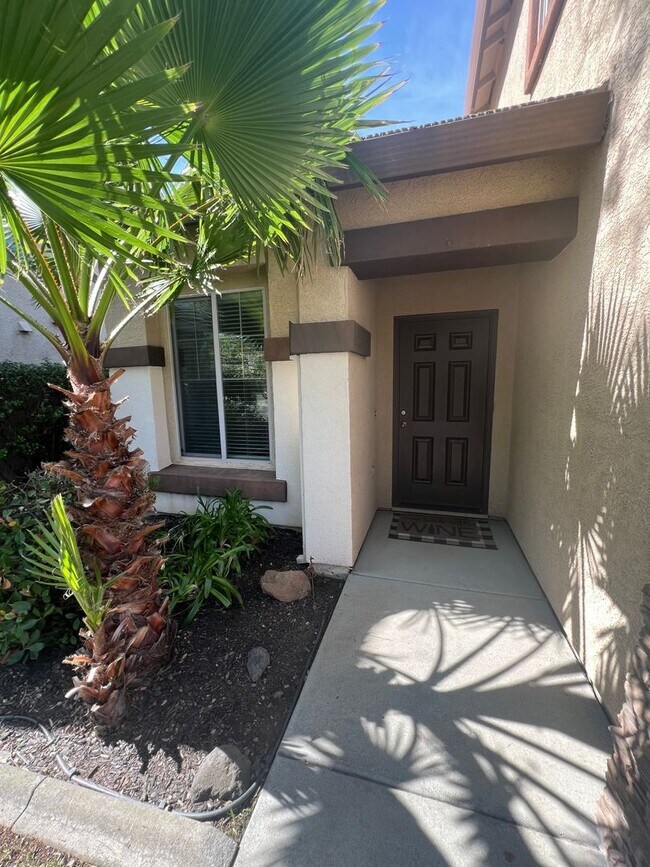 Building Photo - Rare Find in Lincoln!  Spacious 3 Bedroom 2.5 Bath Home Walking Distance to the Park