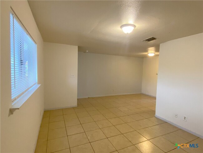 Foto del edificio - 1046 Linde Ave