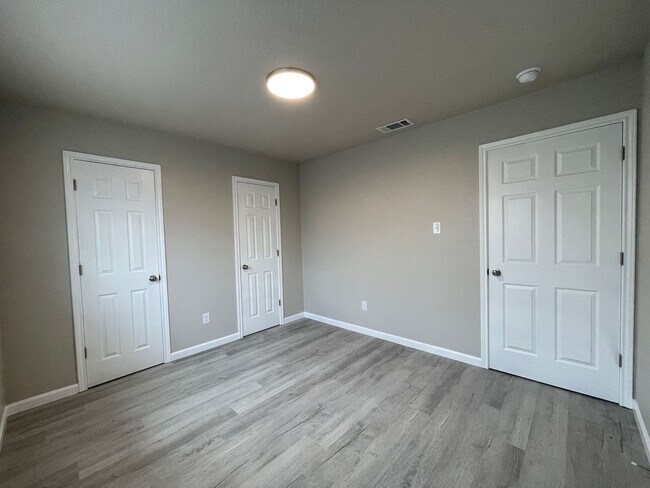 Building Photo - 6019B Bedford Dr. Beaumont, TX 77708