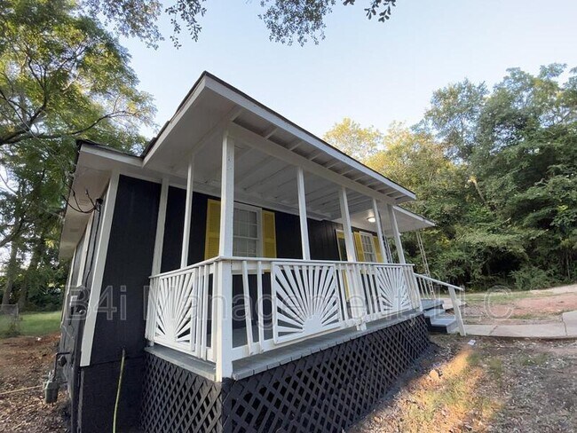 Building Photo - 121 Cedar St