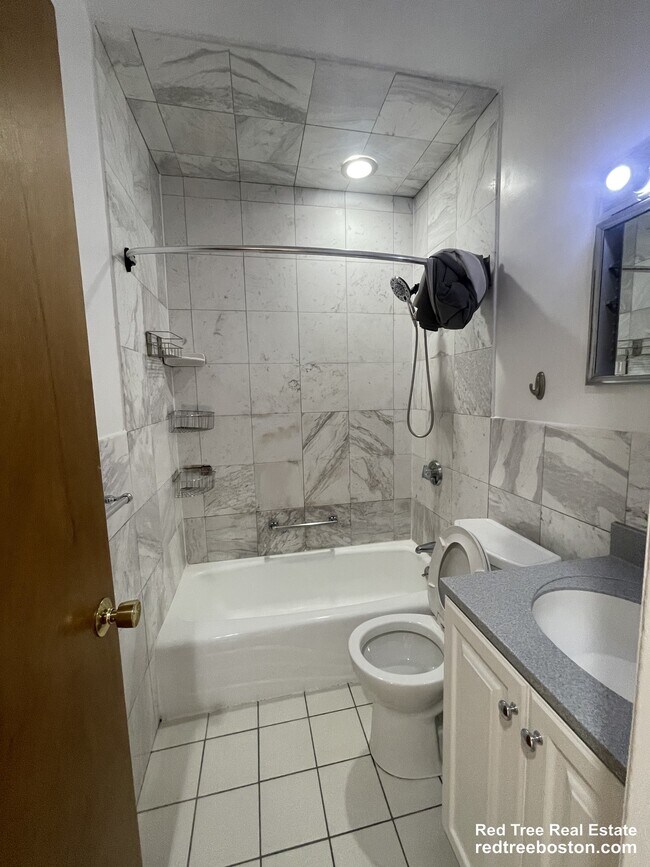 Foto del edificio - 12 Dean Rd