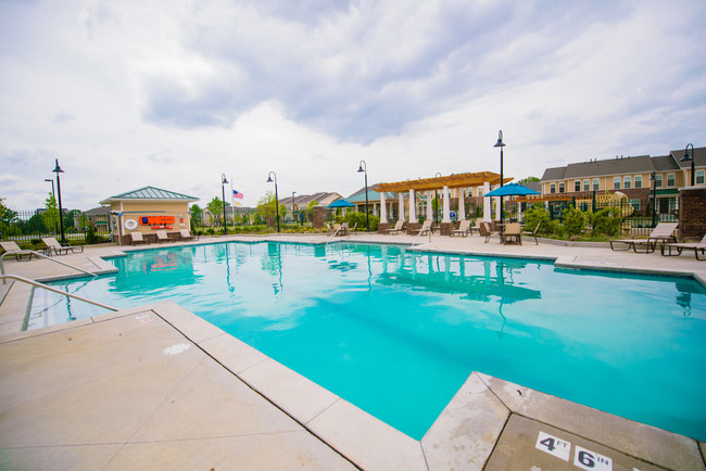 Foto del edificio - East Village at Avondale Meadows Apartments