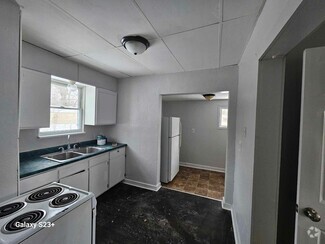 Building Photo - 669 Inman St