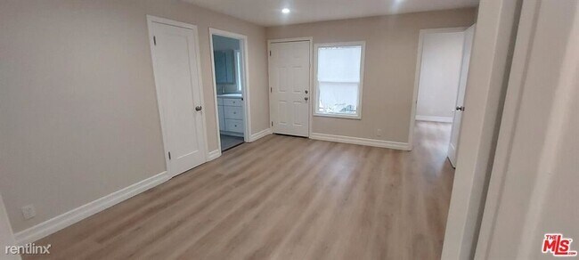 Building Photo - 4 br, 2.5 bath Condo - 200 S Detroit St