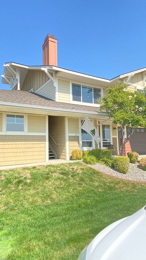 Primary Photo - Beautiful Townhome in Hayden