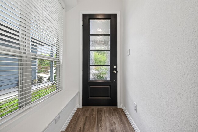 Foto del edificio - 4743 Glen Isle Dr