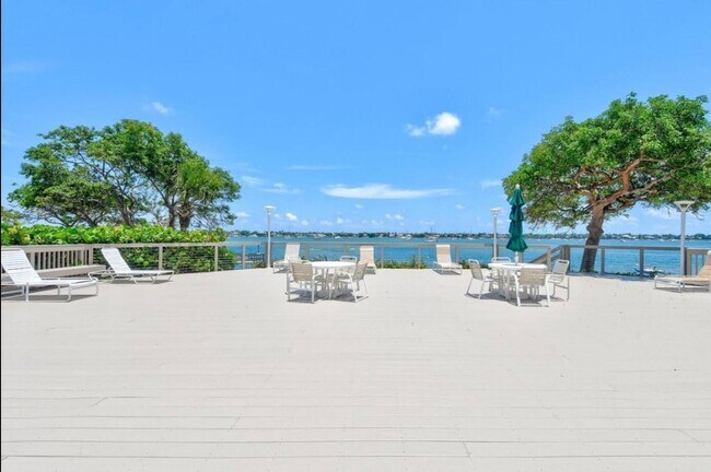 Foto del edificio - 5600 N Flagler Dr
