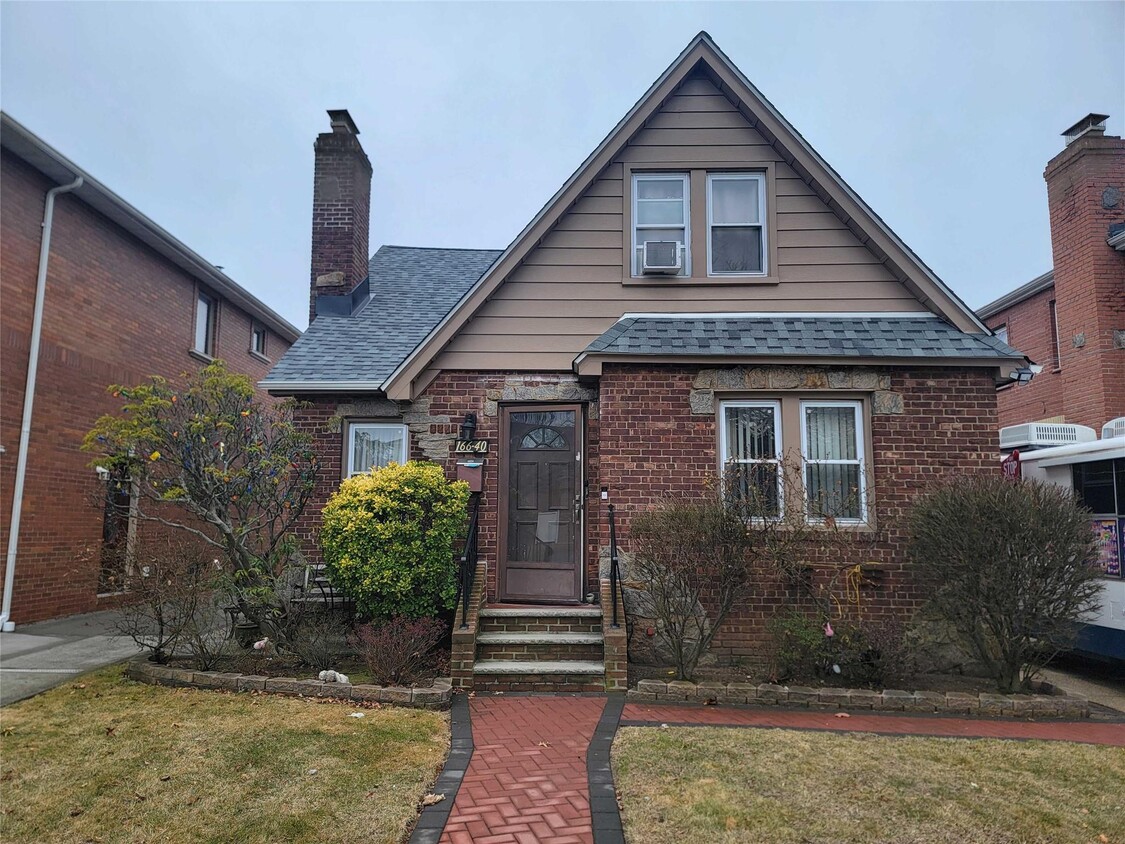 Foto principal - 166-40 17th Ave