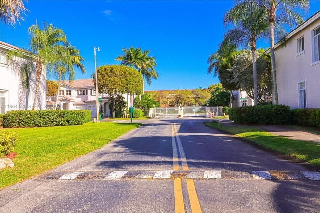 Foto del edificio - 5663 NW 112th Pl