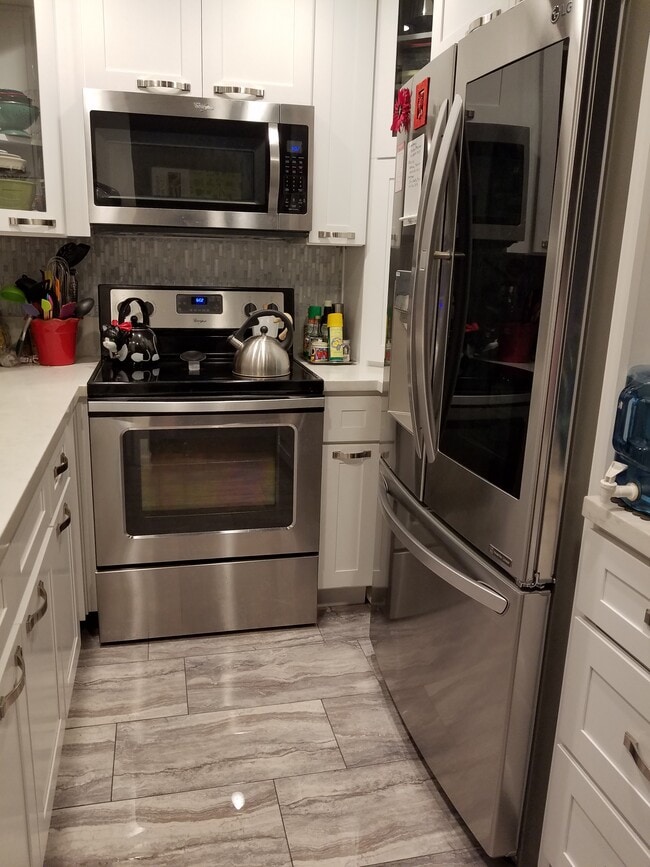 Very large refrigerator - 6406 Friars Rd
