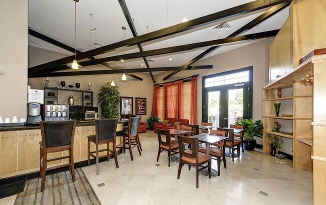 casa club - 11355 Aristotle Dr