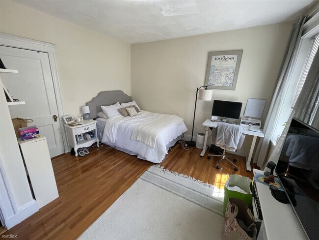 Building Photo - 4 br, 1 bath House - 84 University Rd 2