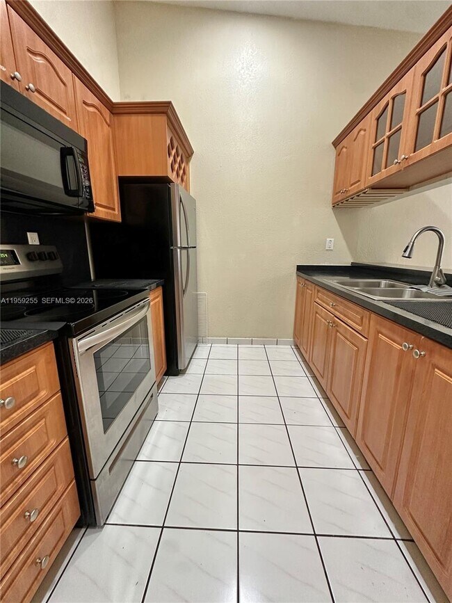 Foto del edificio - 18240 Mediterranean Blvd