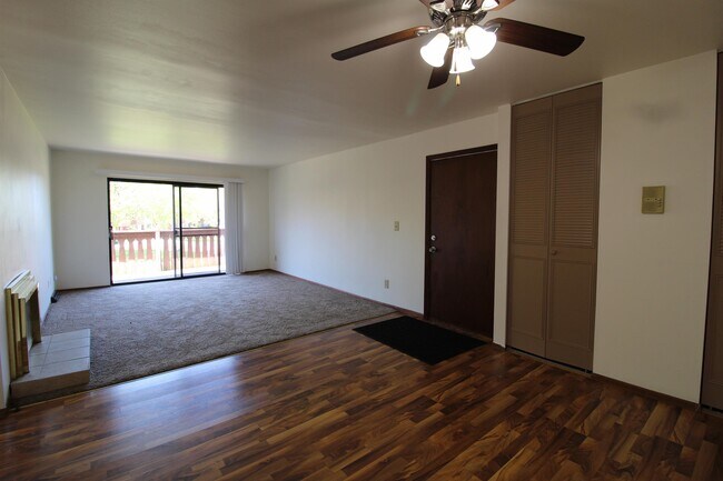 Foto del edificio - 7641 N 60th St