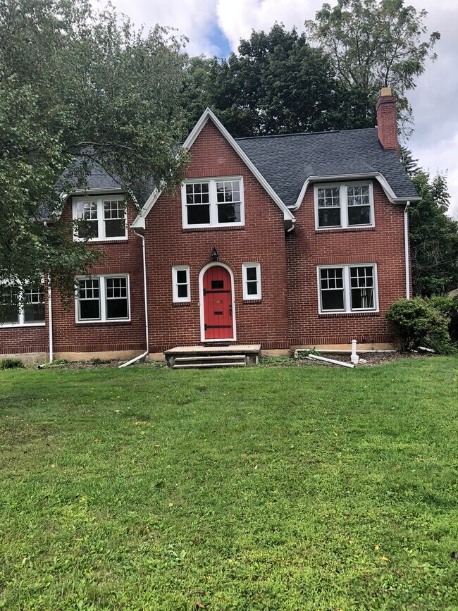 Foto del edificio - 245 E Hamilton Ave