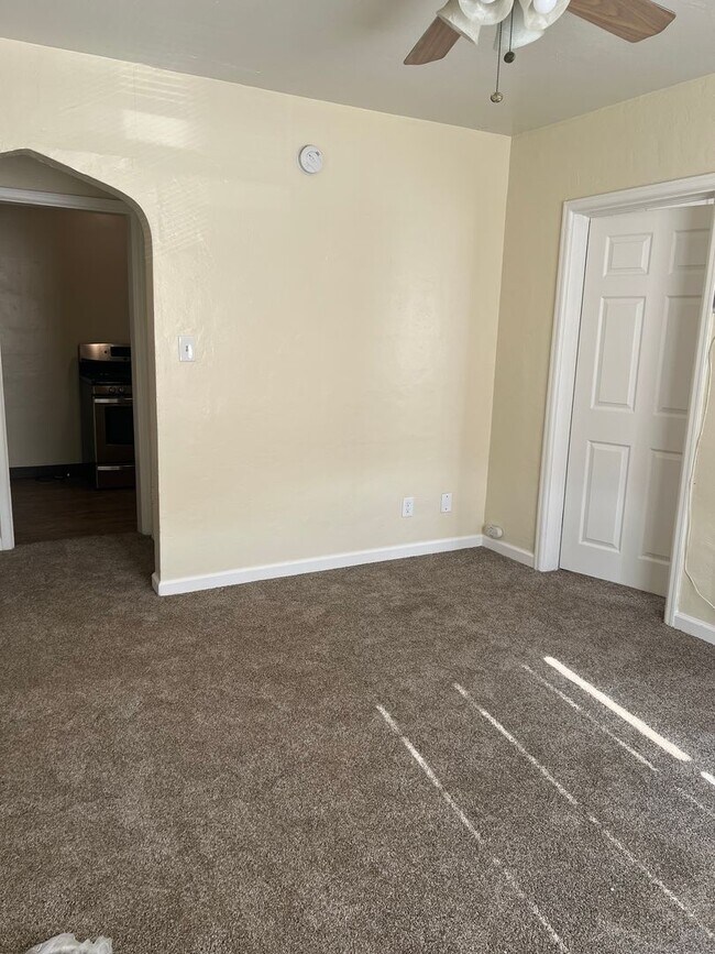 Foto del edificio - 2200 D St