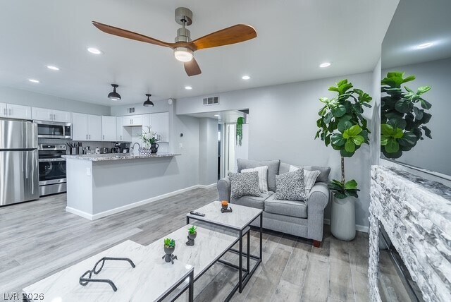 Foto del edificio - 350 E Desert Inn Rd