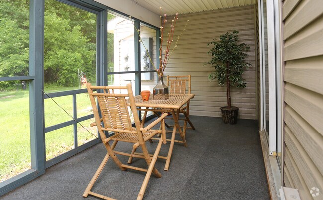 Terraza con mosquitero - Village Park Apartments