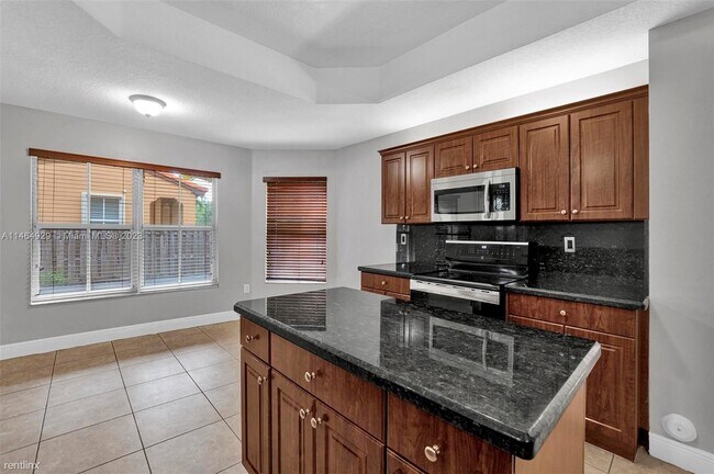 Foto del edificio - 5 br, 3 bath House - 2997 SW 156th Ave