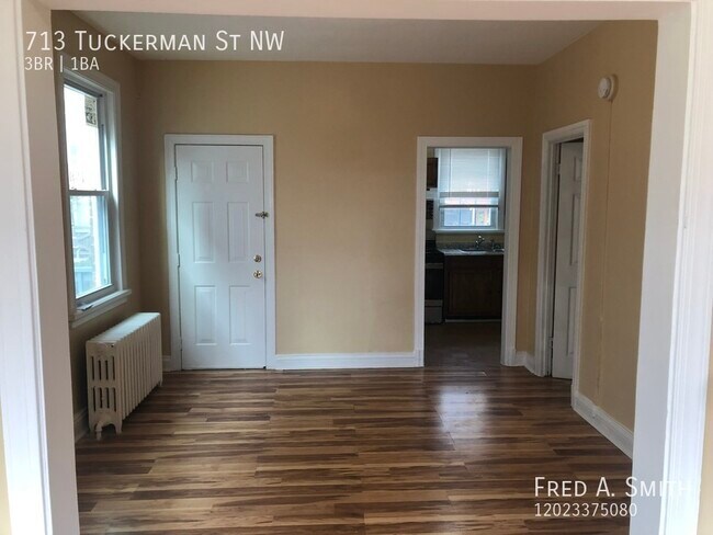 Building Photo - 3 Bedroom Townhouse In Brightwood Availabl...