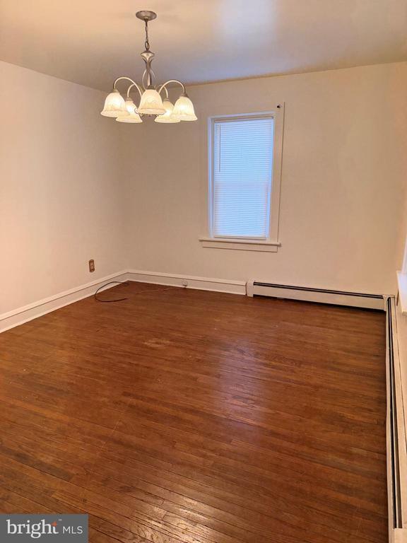 Building Photo - 604 S Main St