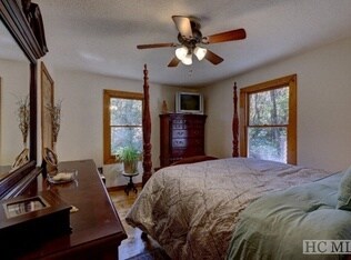 Foto del edificio - 18 Holly Springs Drive