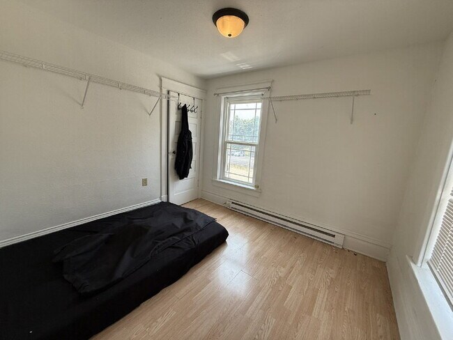 Foto del edificio - 106 W Stroud St