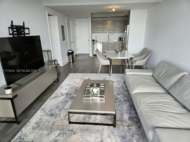 Foto del edificio - 121 NE 34th St