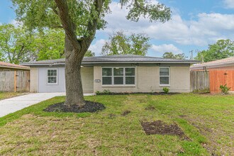 Building Photo - 2014 15th Ave N