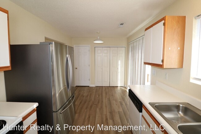 Building Photo - 3 br, 2.5 bath House - 4185 Kennison Villa...