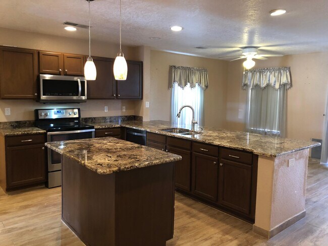 Foto del edificio - 5305 Park Ridge Rd NW