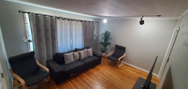 Building Photo - 1a Richard Ave