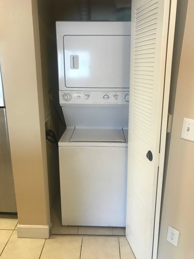 Building Photo - 2445 SW 18th Ter